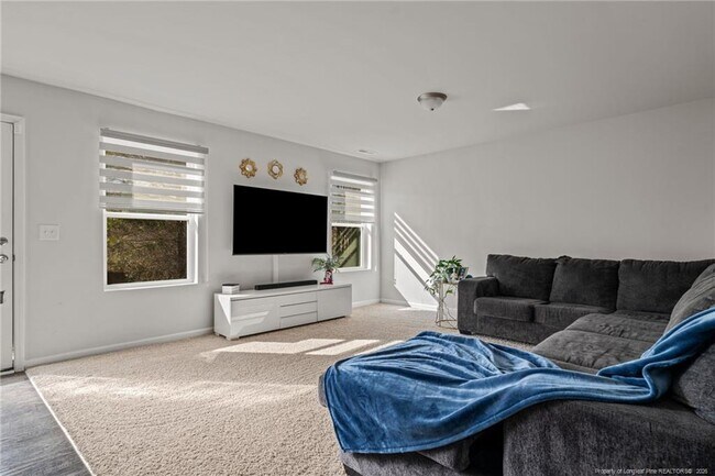 Building Photo - 287 Hallow Oak St