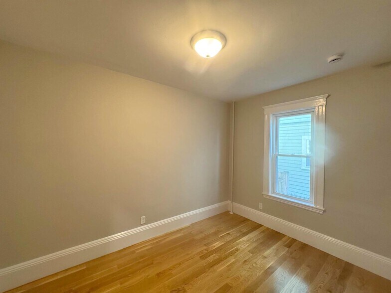 Building Photo - 11 Belmont Sq