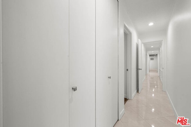 Building Photo - 8704 Gregory Wy