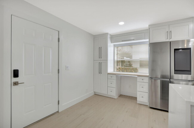 Building Photo - 969 Normandy U
