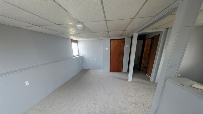 Building Photo - 30 Cardinal Ln