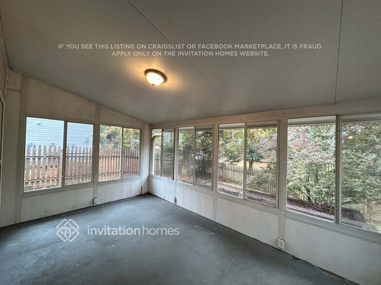 Building Photo - 1042 Simon Park Cir