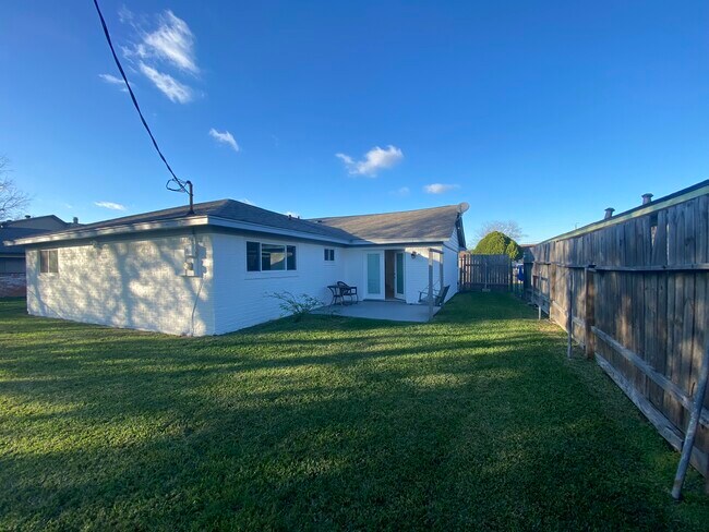 Building Photo - 4831 Wickview Ln