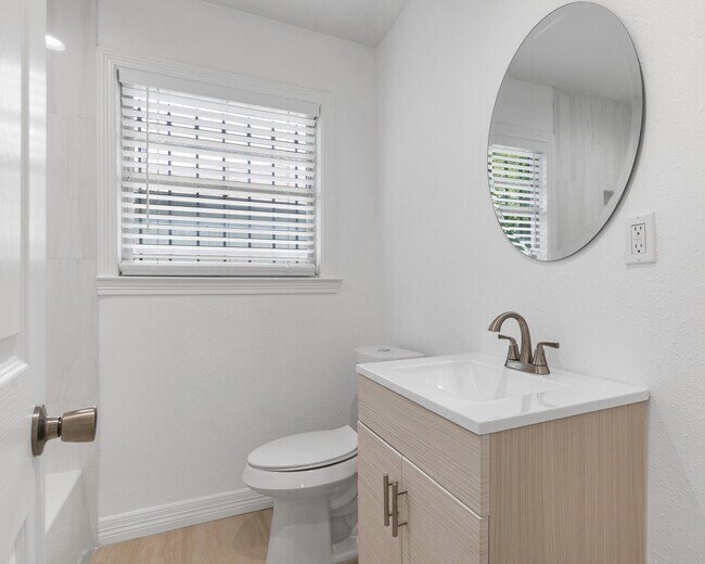 Building Photo - 6315 Thrush Dr