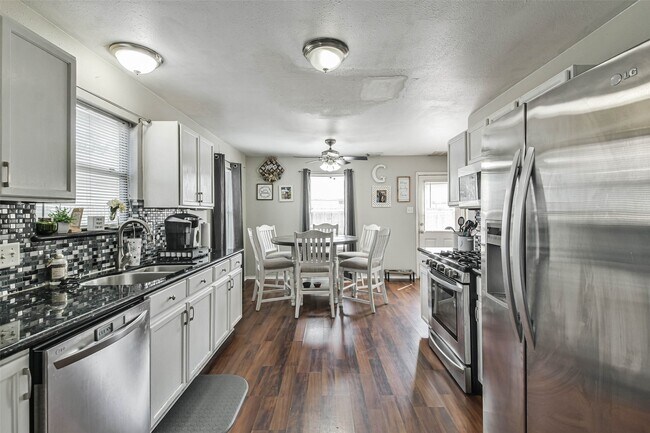 Building Photo - 11735 Pebble Sands Dr