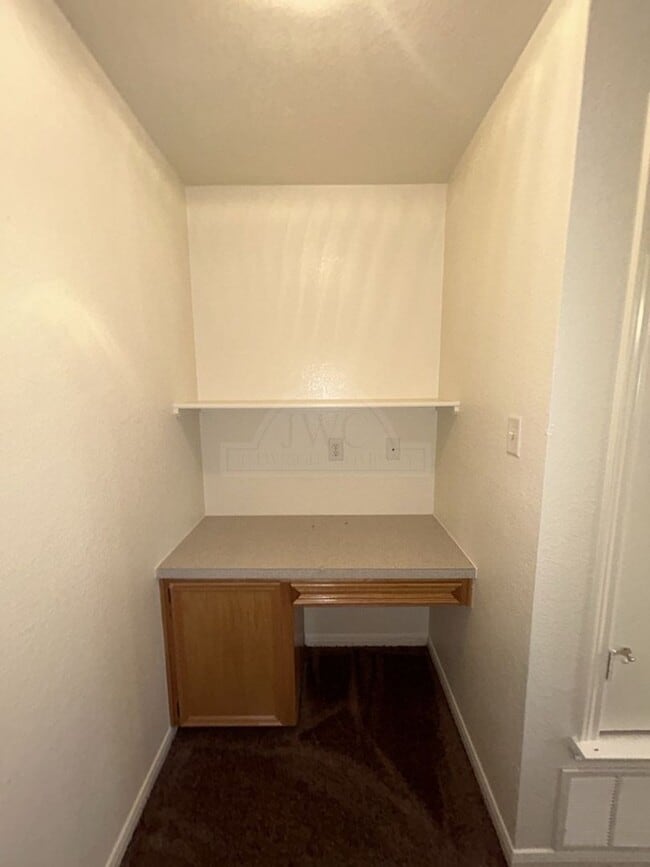 Building Photo - 1303 Cinch Dr