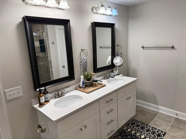 Building Photo - 120 Herman Dr