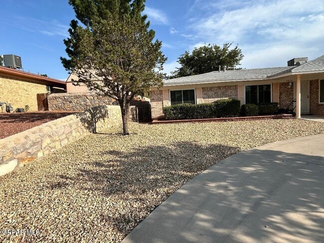 Building Photo - 3610 Buxton Dr