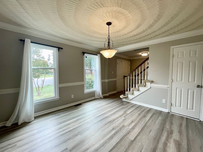 Building Photo - Available NOW! A 4-6 Bedroom Home! Attache...