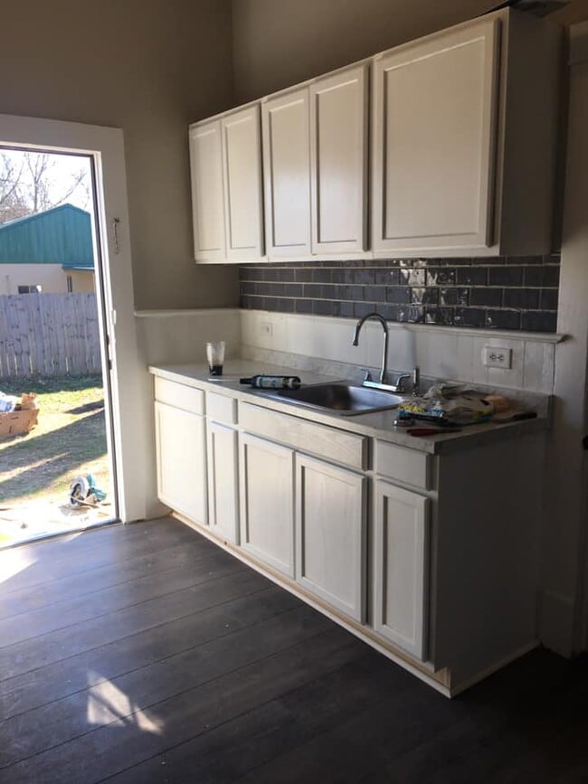 Building Photo - 735 Beechwood Ave