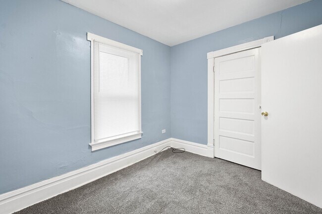 Building Photo - Stunning 2 bedroom home in Homestead available September 1!