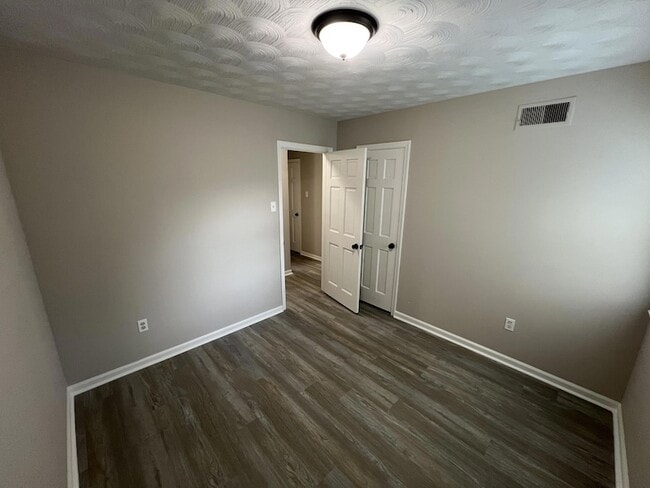 Building Photo - 5159 Longmeadow Cove