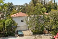 Building Photo - 2065 Watsonia Terrace