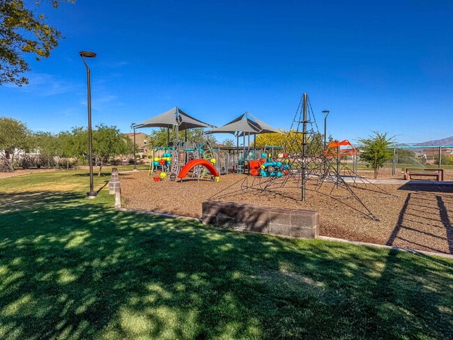 Building Photo - 4 Bedroom with new carpet and new interior paint in Saguaro Trails!