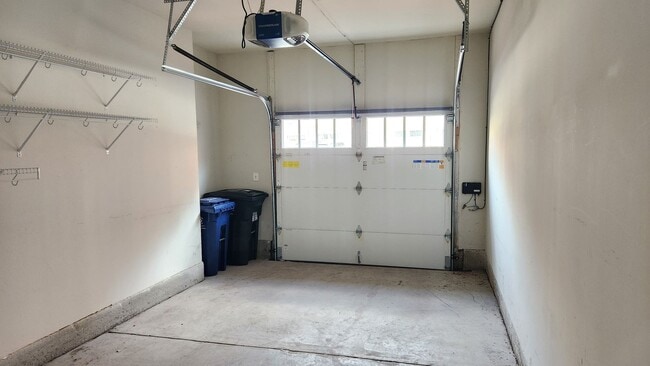 Building Photo - 3 BR Plus Den and Garage in Potomac Yard!