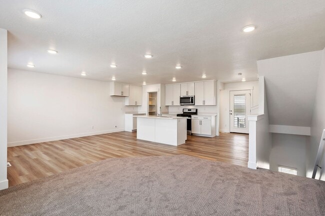 Building Photo - Your Next Home Awaits – 3-Bedroom Townhome...