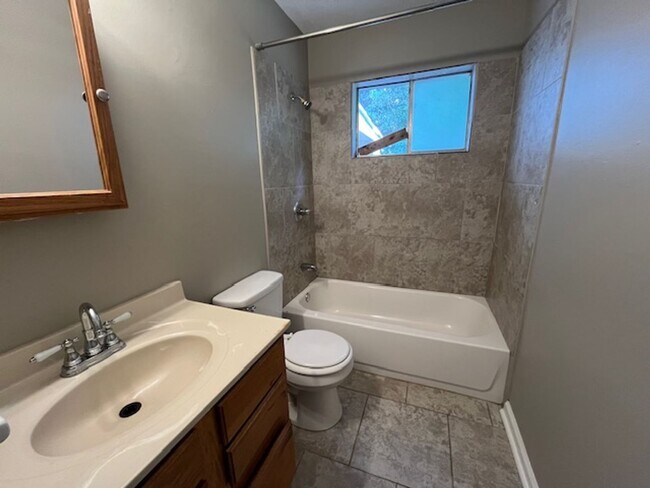 Building Photo - Renovated 3 Bedroom 1.5 Bath Home for Rent!!