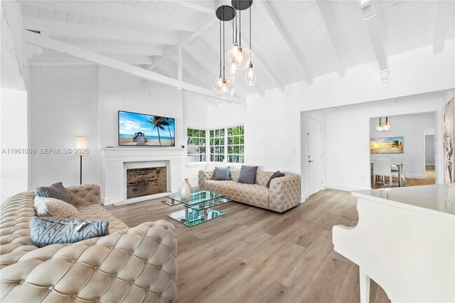 Building Photo - 253 N Coconut Ln