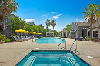 Building Photo - Broadleaf Apartments