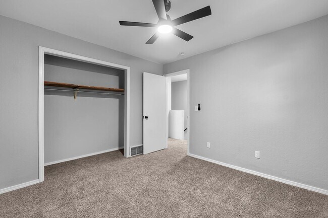 Building Photo - Charming 2-Bedroom Duplex in an Established Neighborhood