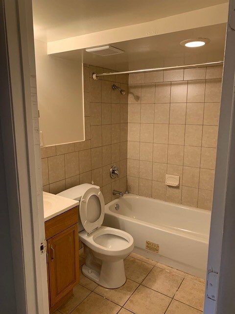 Building Photo - 2208 Vermont Ave