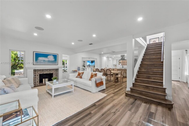 Building Photo - 5236 Pine Tree Dr