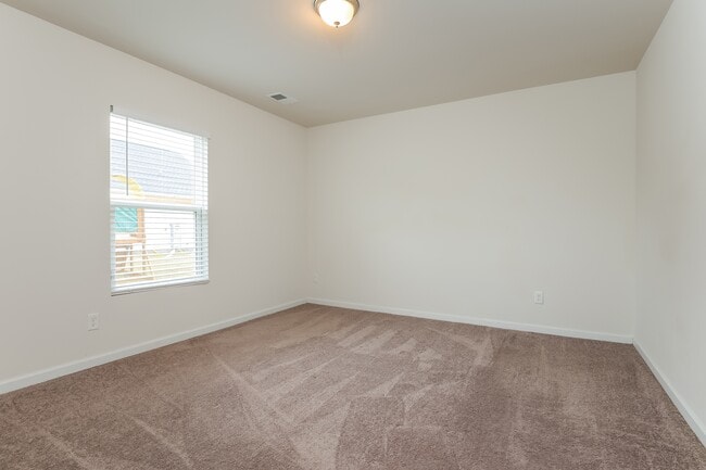 Building Photo - 869 Nursery Rdg Dr