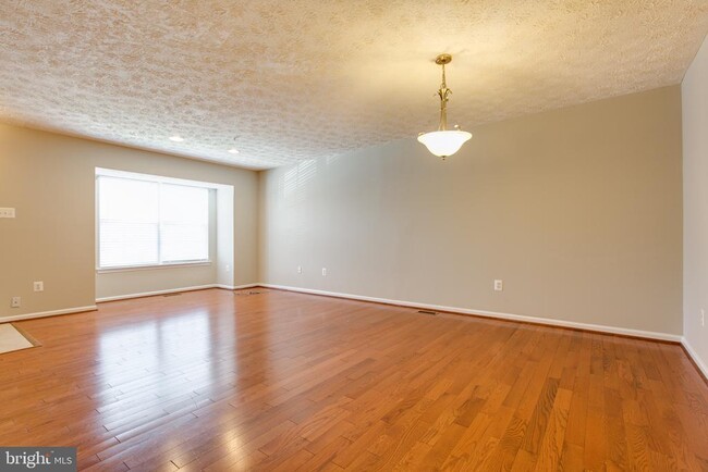 Building Photo - 3274 Halcyon Ct