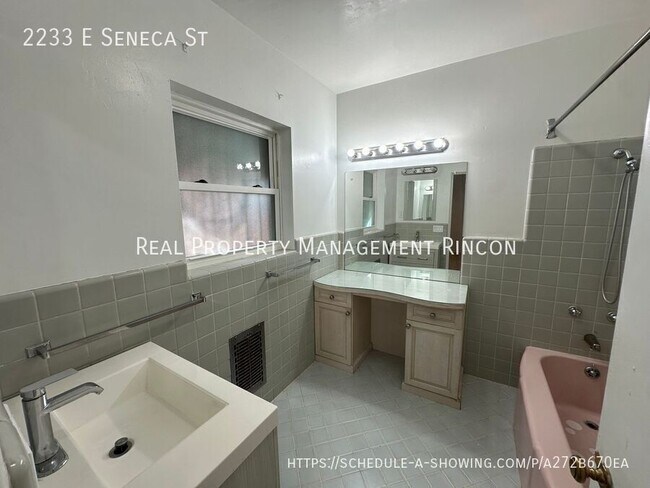 Building Photo - 2233 E Seneca St