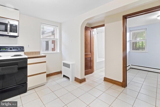 Building Photo - 1 S Cherry Grove Ave
