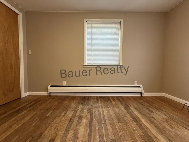 Building Photo - 4 Bedroom, Crestview School District