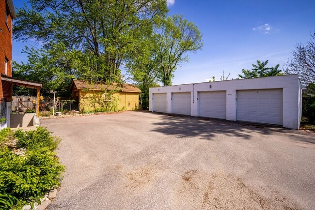 Building Photo - Webster Apartments - Newly Renovated 1 Bed...