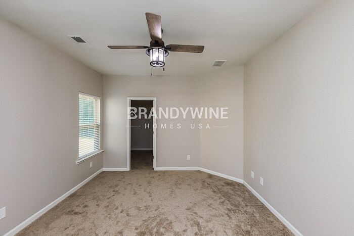 Building Photo - 3332 Lowland Dr