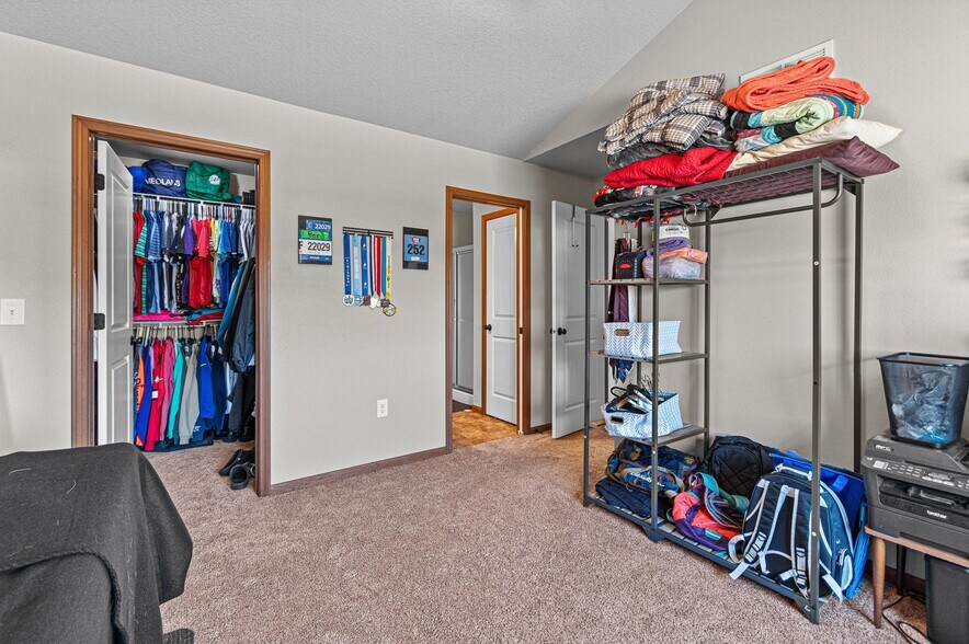 Building Photo - 1556 Burr Dr