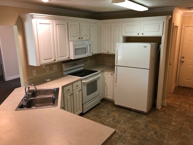 Building Photo - 505 Edge Water Branch Dr