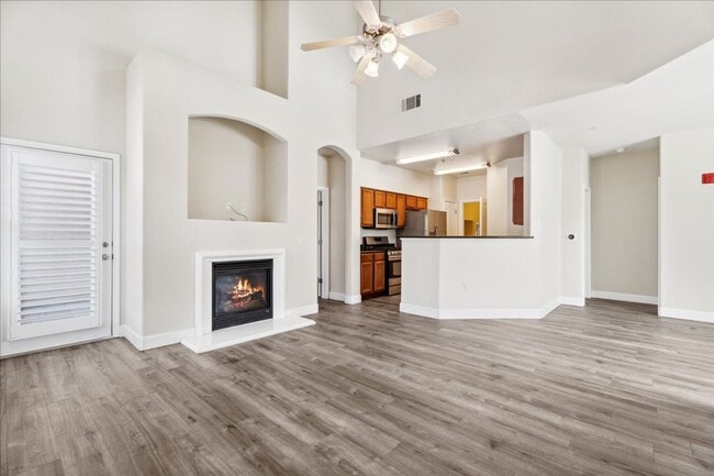 Building Photo - 5350 Dunlay Dr