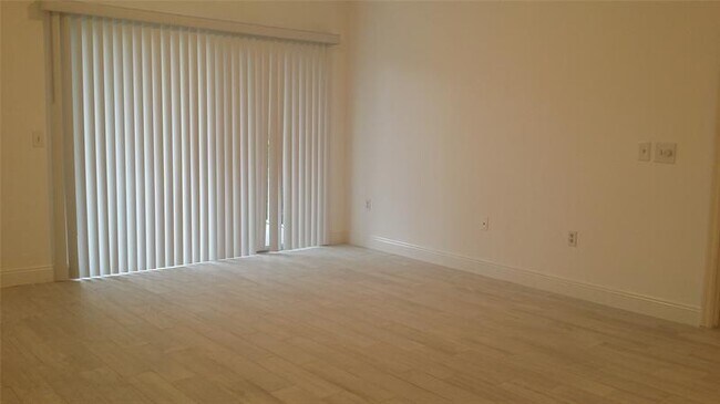 Building Photo - 5031 Wiles Rd