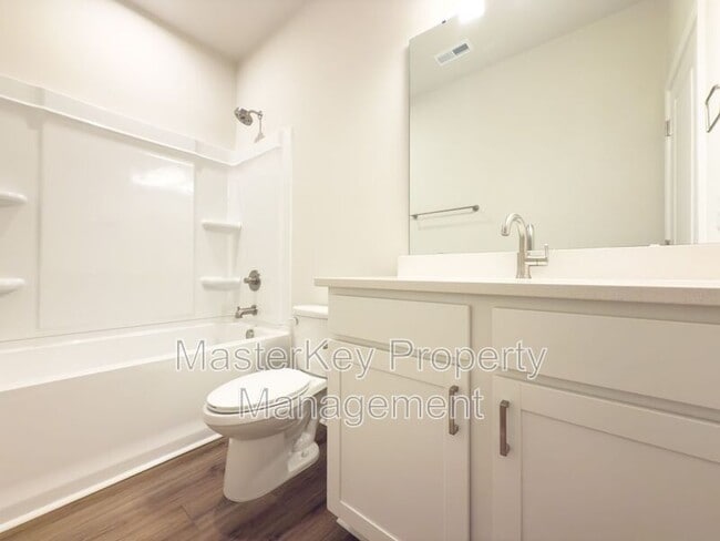 Building Photo - 804 Hillfarm Dr