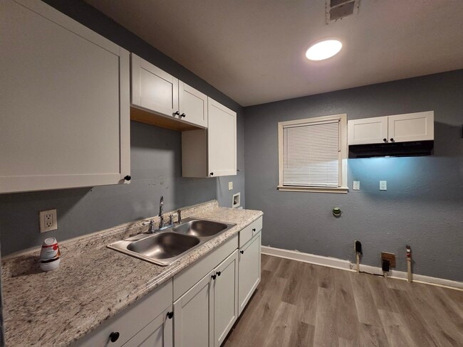 Building Photo - 3545 Debby Dr