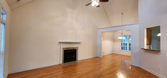 Building Photo - 302 Savannah Dr