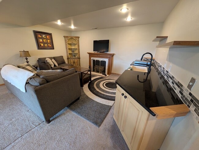 Building Photo - Gorgeous large Clarkston Heights duplex