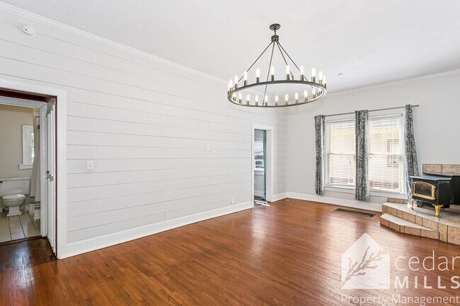 Building Photo - EXTRAORDINARY historic rental opportunity in Delano!!!!!! Move in Special!