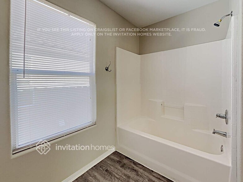 Building Photo - 9509 Grand Fir Ct