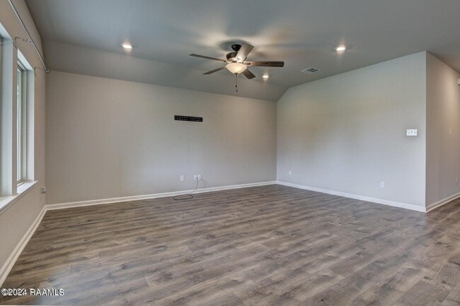 Building Photo - 107 Emerald Star Ln