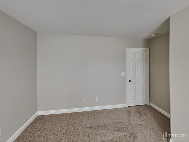 Building Photo - 9827 W Spinnaker Creek Ave