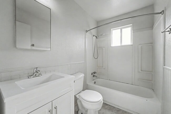 Building Photo - 3 bedroom 1 bath house in Yuba City