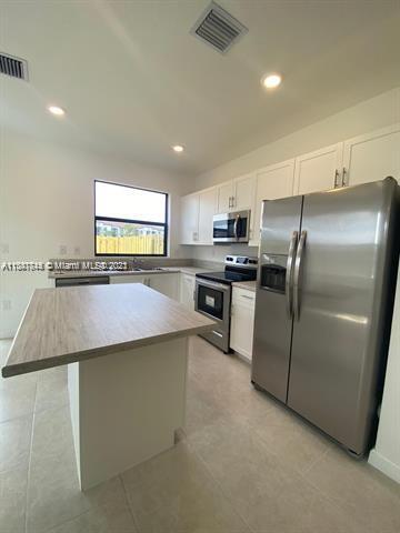 Building Photo - 575 NE 208th Terrace