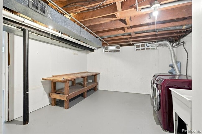 Building Photo - 1011 Brooklawn Dr