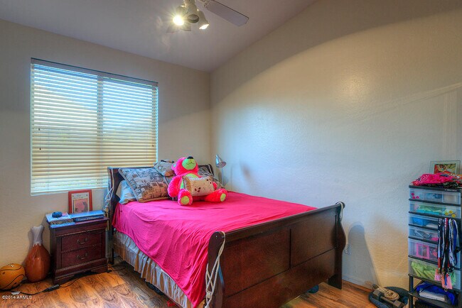 Building Photo - 553 N Kimberlee Way