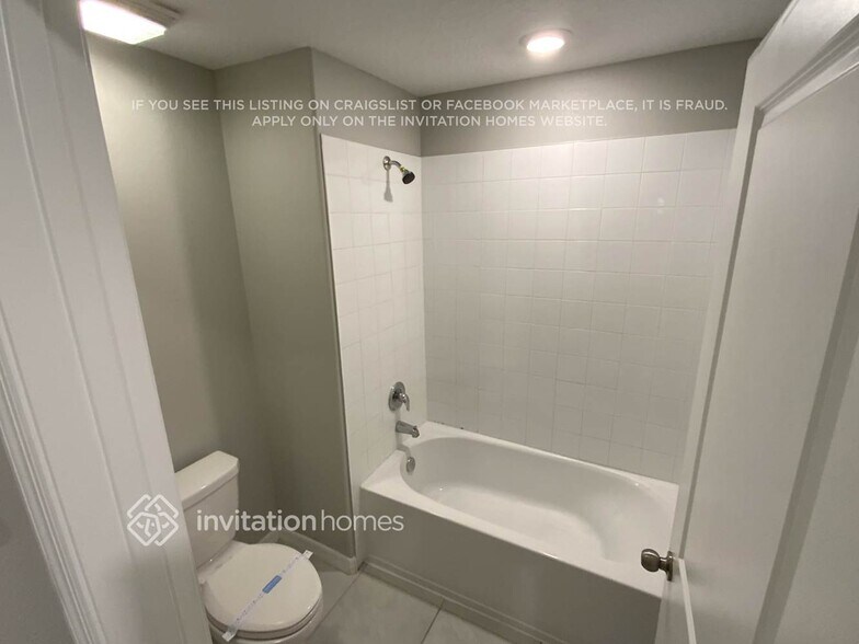 Building Photo - 2258 Jungle Dr